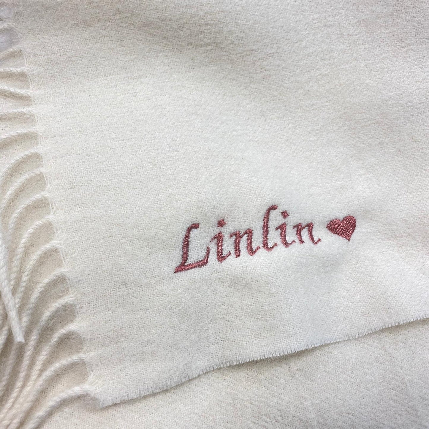 【客製化禮物】客製刺繡名字 純羊毛  白色圍巾 聖誕禮物